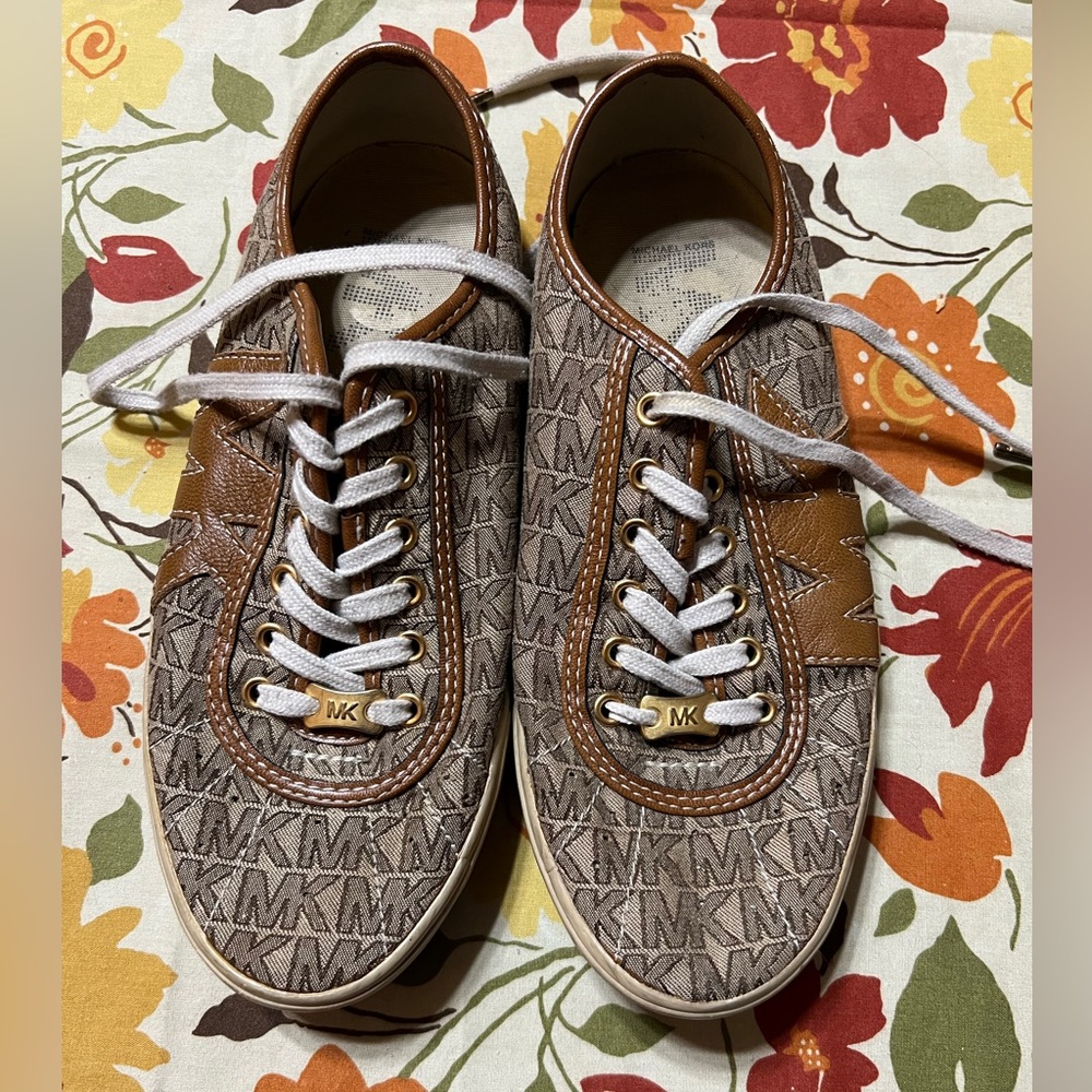Michael Kors MK Monogram Brown tan Fashion Sneakers - Size 7M lace up.‎